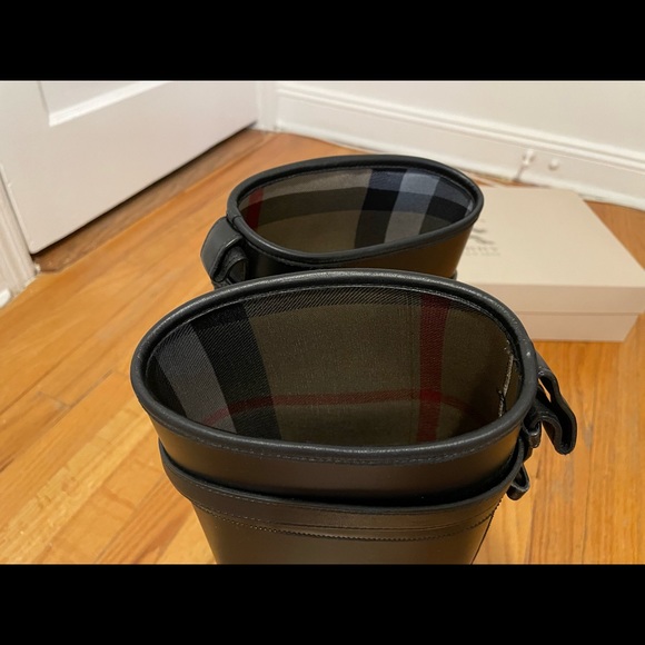 Burberry Rain Boots Size 36 - Picture 7 of 10